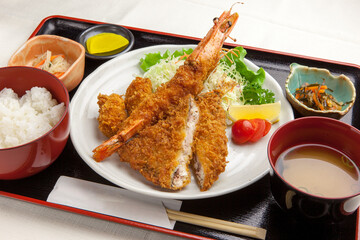 ミックスフライ定食