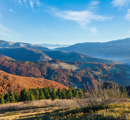 Naklejka premium Morning fog in autumn Carpathian.