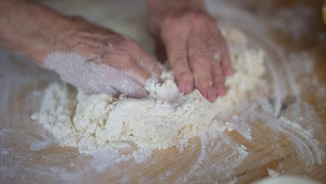 Pasta impasto fatto con le mani