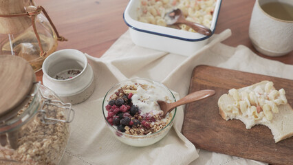 muesli with yogurt and blueberries
