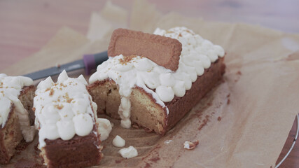 piece of cake with icing und biscuits