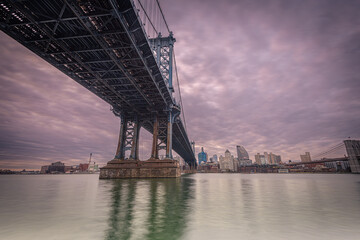 Fototapeta na wymiar Manhattan Bridge during Golden Hour
