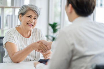 Asian seniors who are healthy, in a good mood, smiling, talking with financial or life insurance staff to take care of life after retirement.