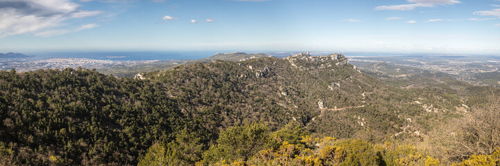 Obraz premium the Etoile chain, mountain separating Marseille from Aix-en-Provence