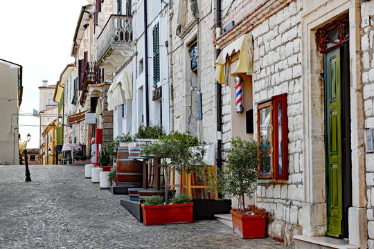 Sirolo Fassaden an der Piazza Vittorio Veneto