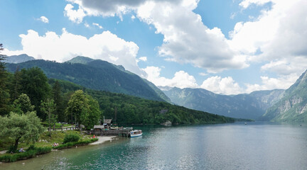 Fototapeta premium Bohinji See im Triglav Nationalpark in Slowenien