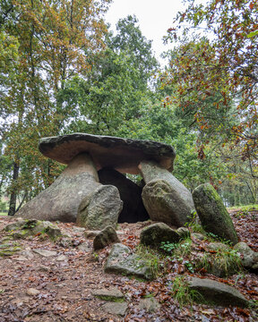 Dolmen de Axeitos, en Ribeira (Galicia, Espa&ntilde;a)