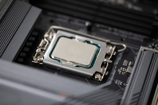 Installing a new intel processor by the computer user