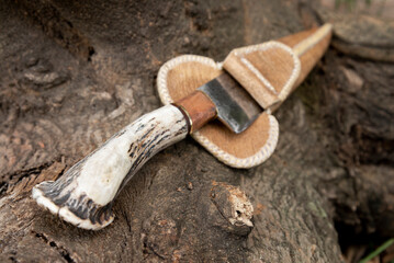 Cuchillo asta de ciervo y estuche