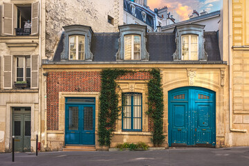 Fototapeta na wymiar Authentic facade of historical building at sunset in Paris, France.