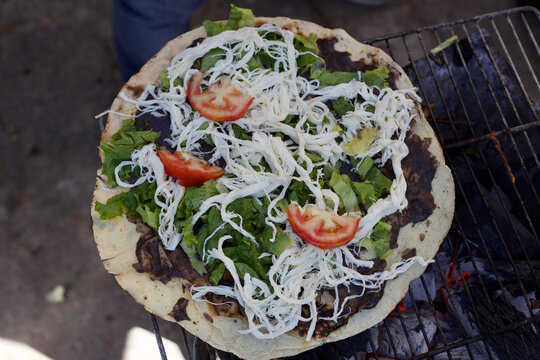 Tlayuda oaxaque&ntilde;a