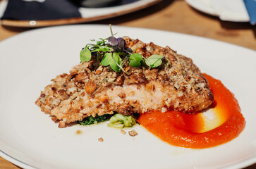 Lomo de salmon noruego con rebozado crujiente