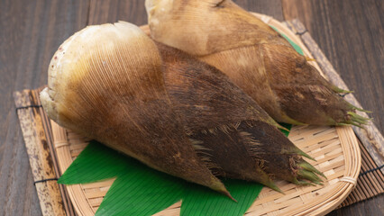 ザルの上のタケノコ