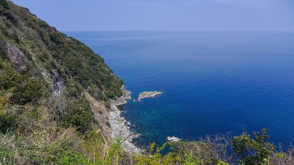 経ヶ岬展望台から見た断崖絶壁と紺碧の日本海のコラボ情景＠京都