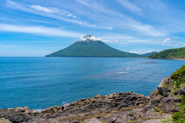 戸ヶ峯海岸と開聞岳（指宿市）