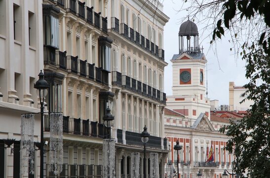 Calle de Sevilla y al fondo la plaza Puerta de el Sol en Madrid Espa&ntilde;a