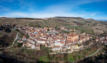 Fototapeta na wymiar view of the village of Barolo and the surrounding vineyards in the Italian Piedmont