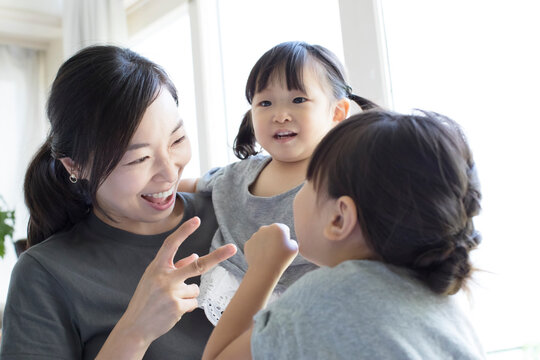母親と二人の娘