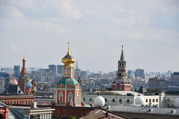 Obraz premium Roofs of Moscow, Russia, with many decorative towers and extravagant churches