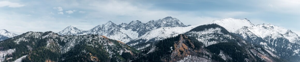Beautiful mountain panorama with snow-capped peaks. View from Polana Rusinowa in the Tatra Mountains. Tatra National Park, Poland © p  a  t  r  i  c  k