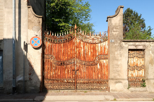 Door gate iron ferrous ancient panorama landscape old old-fashioned detail welding color beautiful characteristic