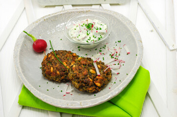 linsenbratling linsen vegetarisch mit dip 