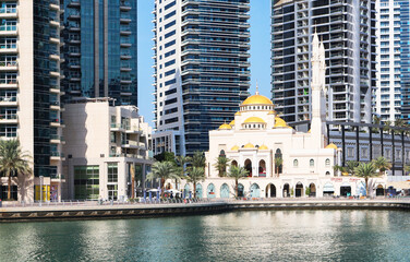 Obraz premium Mosque in Dubai Marina Promenade, UAE
