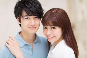 寄り添うカップル