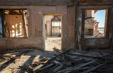 Fototapeta na wymiar Abondoned Housing at the Salton Sea
