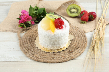 Fototapeta na wymiar cake with fruit and cream