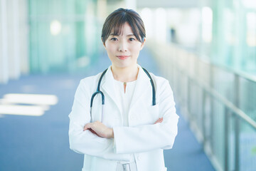 病院　医者　日本人女性　ポートレート