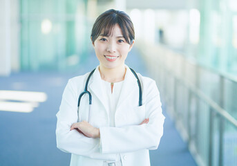 病院　医者　日本人女性　ポートレート