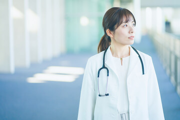 病院　医者　日本人女性　ポートレート