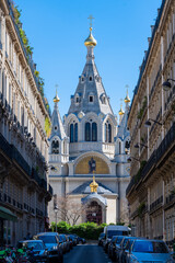 Fototapeta na wymiar Vue extérieure de la cathédrale orthodoxe russe Saint-Alexandre-Nevsky construite en 1861 dans le 8ème arrondissement de Paris, France