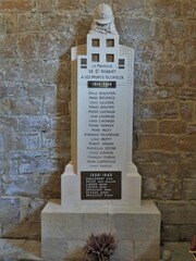 Monument aux morts dans l'église de St-Robert (Corrèze) - 588704005