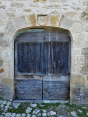 Porte ancienne de grange avec linteau à Saint-Robert (Corrèze) - 588704023
