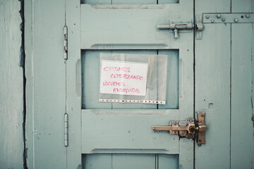 Sign above a door indicating that workers have gone to lunch