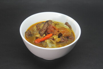 Goat curry is a kind of curry dish that uses goat meat as raw material. This food originates from South Asia
