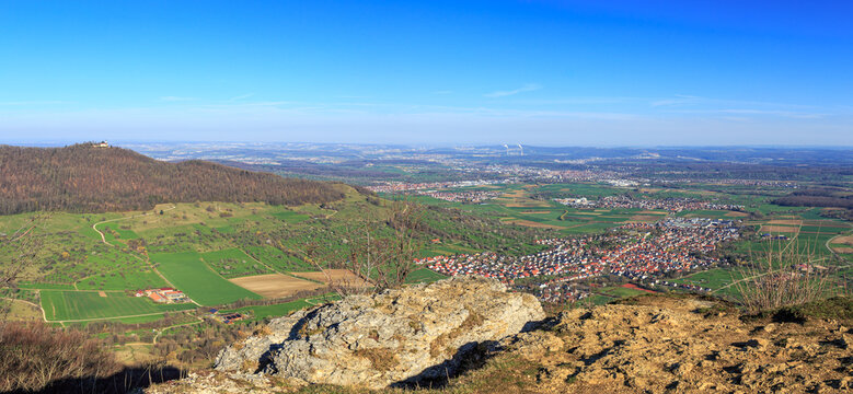 Panorama-Aussicht vom Breitenstein bei Bissingen auf Bissingen und Kirchheim bis zum Neckartal