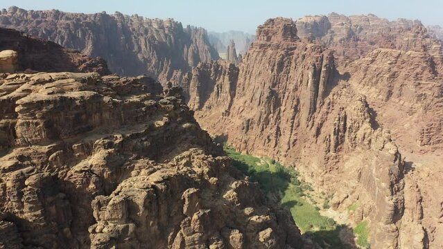 Wadi Al Disah is a beautiful mountainous valley in Saudi Arabia&rsquo;s northwestern Tabuk province. Al Disah translates to &ldquo;the valley of palm trees&rdquo;