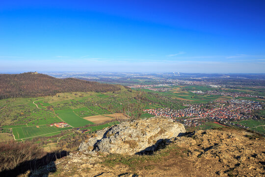 Blick vom Breitenstein Felsen auf Bissingen, Dettingen, Kirchheim Teck bis zum Neckartal