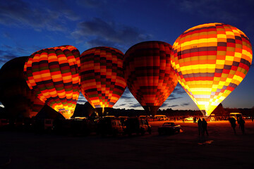 Obraz premium Hot air balloon flying over spectacular Cappadocia, Uchisar - Goreme, Turkey 