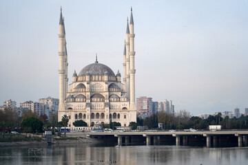 Fototapeta na wymiar Sabancı Mosque near the seyhan river in adana 