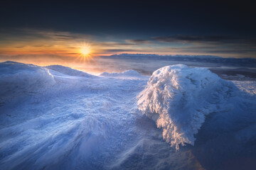 Babia Góra - Beskidy - wschód słońca - zima - obrazy, fototapety, plakaty