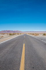 Fototapeta na wymiar road in the desert