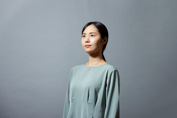 若い日本人女性のポートレート