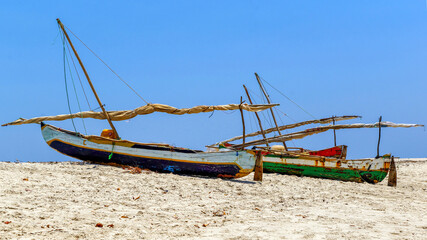Obraz na płótnie Canvas Pirogues à balancier sur une plage de Madagascar
