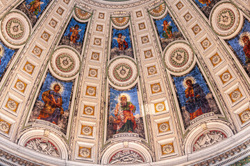 Obraz premium Copenhagen, Denmark - September 13, 2010: Closup of soiled apostle and angel paintings inside dome of Frederiks or marmor church. Colorful figures betweemn beige rococo designs