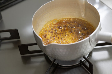 カラメルソースを作る過程