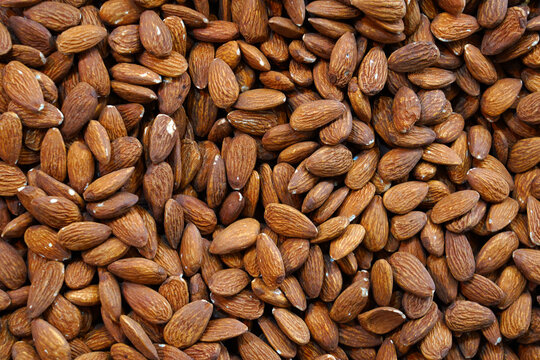 dry almond kernels in the market, kuru badem i&ccedil;i